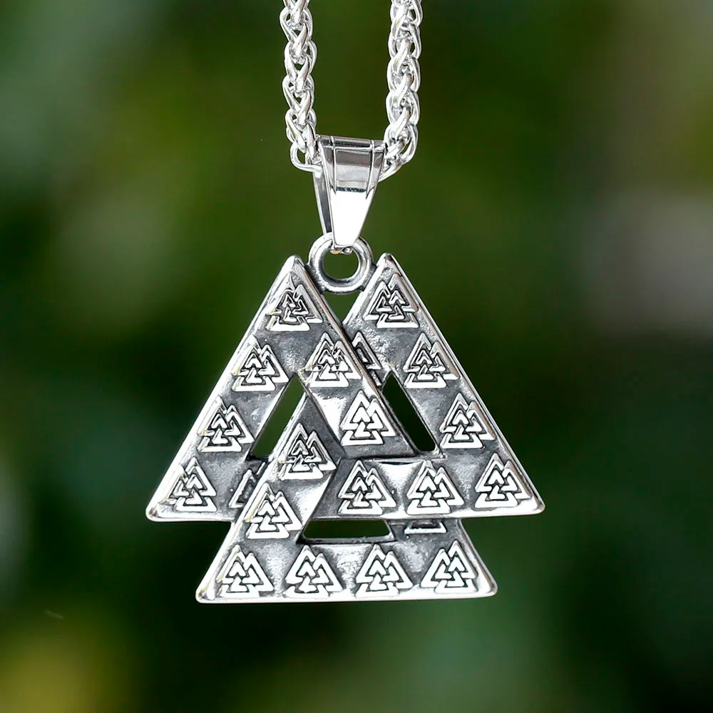 Viking halsketting met Valknuts