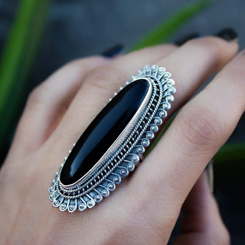 Grote langwerpige ring met zwarte agaatsteen