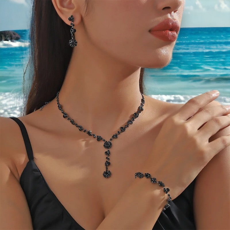 Sieradenset bestaande uit halsketting, armband en oorbellen