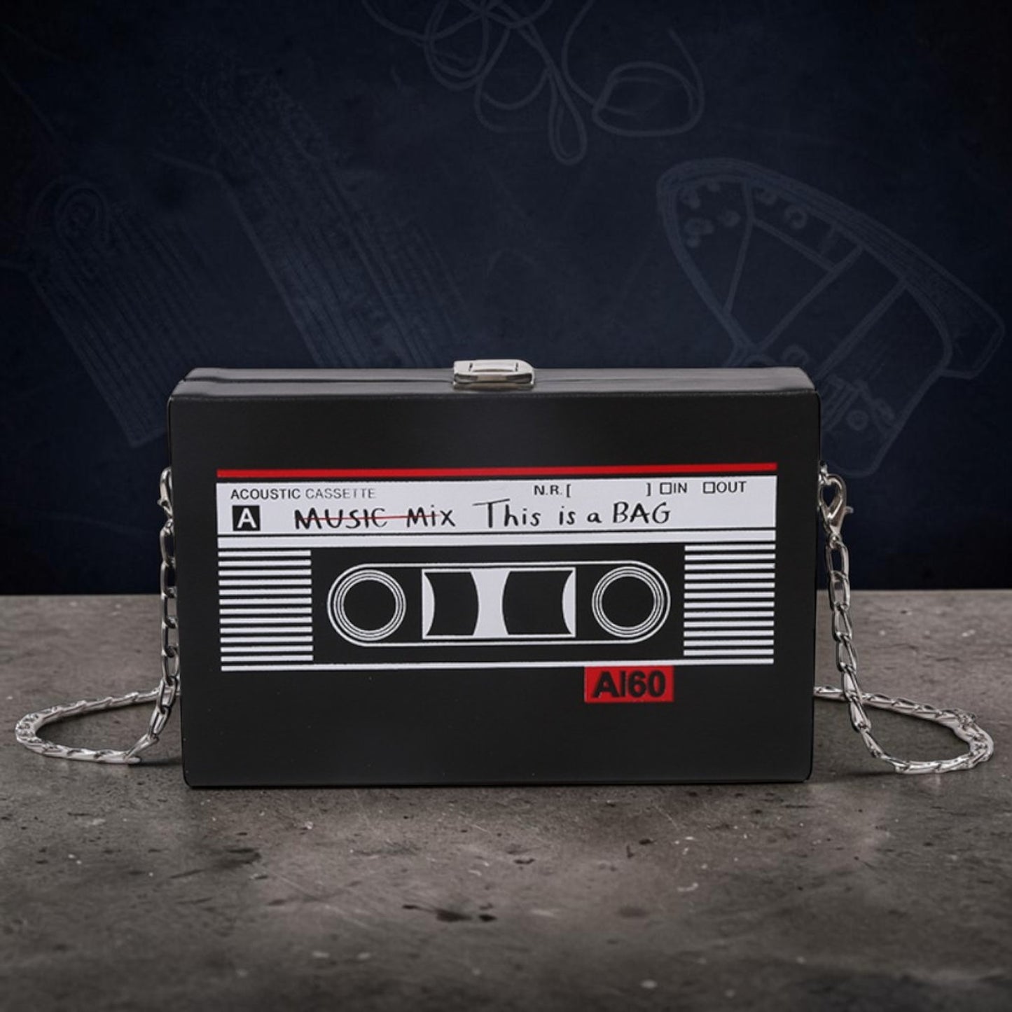 Clutch handtas in de vorm van een audiocassette