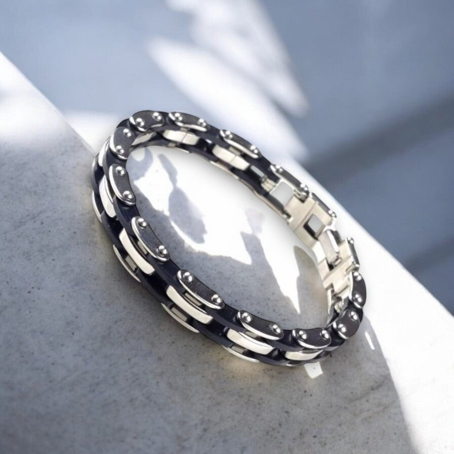 Fijne schakelarmband met zwarte en zilveren schakels