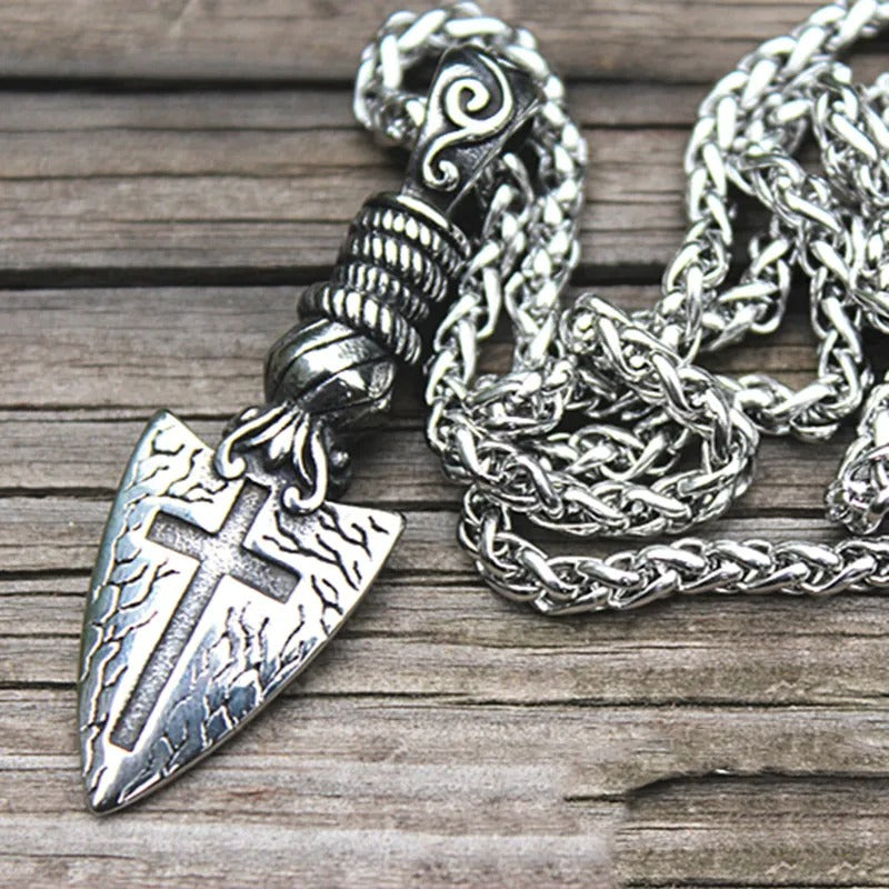 Halsketting voor heren met viking schild met kruis