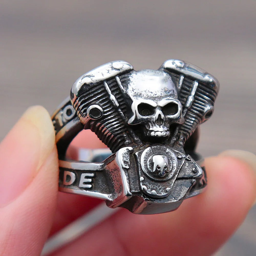 Steampunk bikerring met schedel