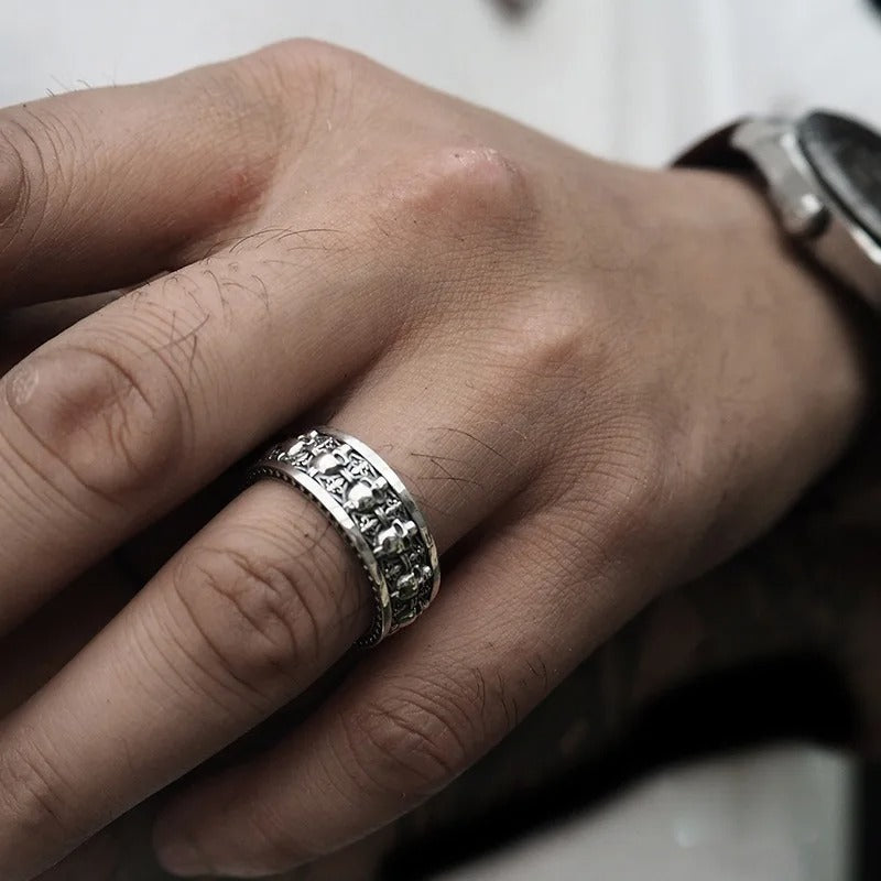 Aanpasbare ring met schedels