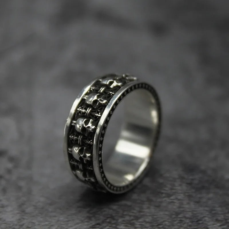 Aanpasbare ring met schedels