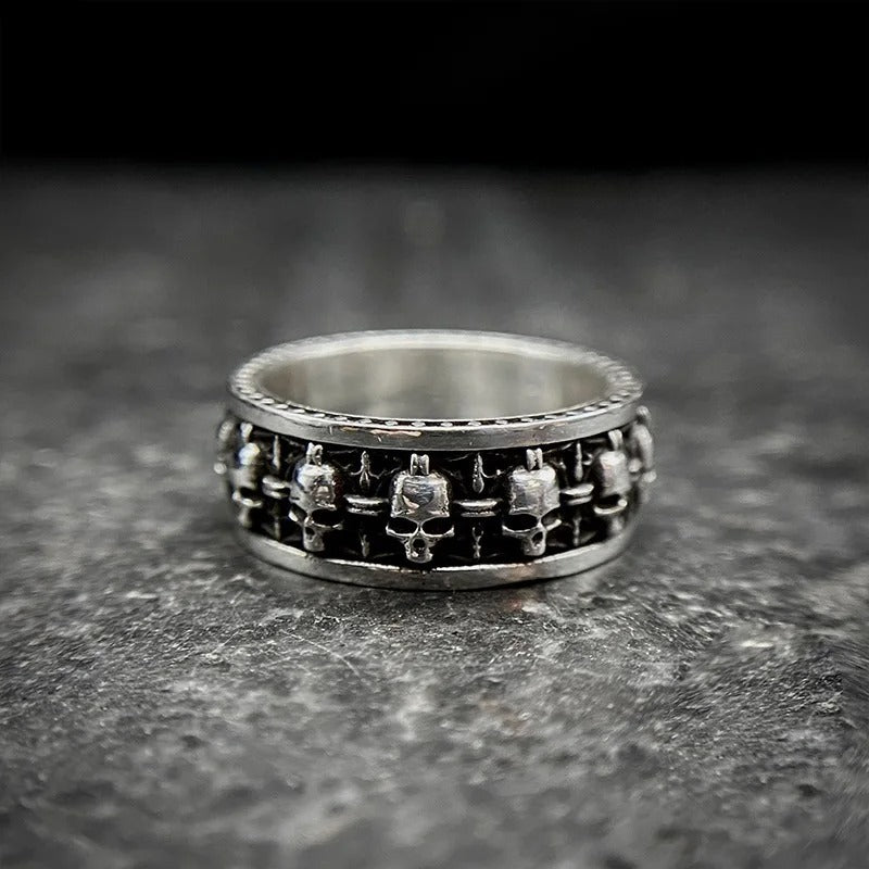 Aanpasbare ring met schedels