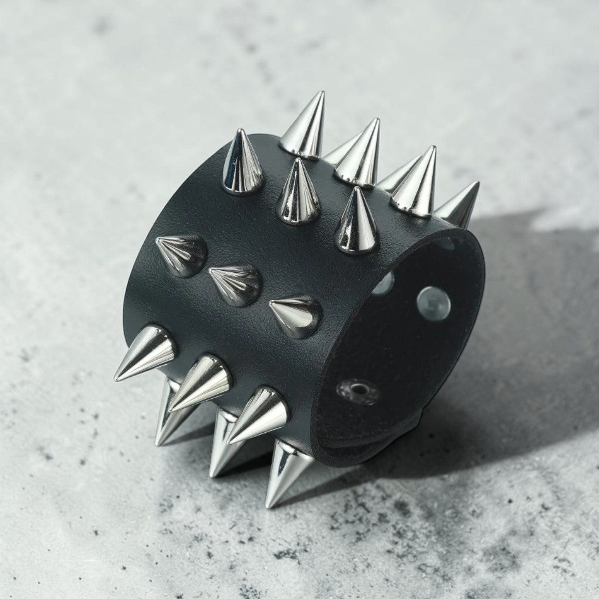 Brede armband met 3 rijen spikes