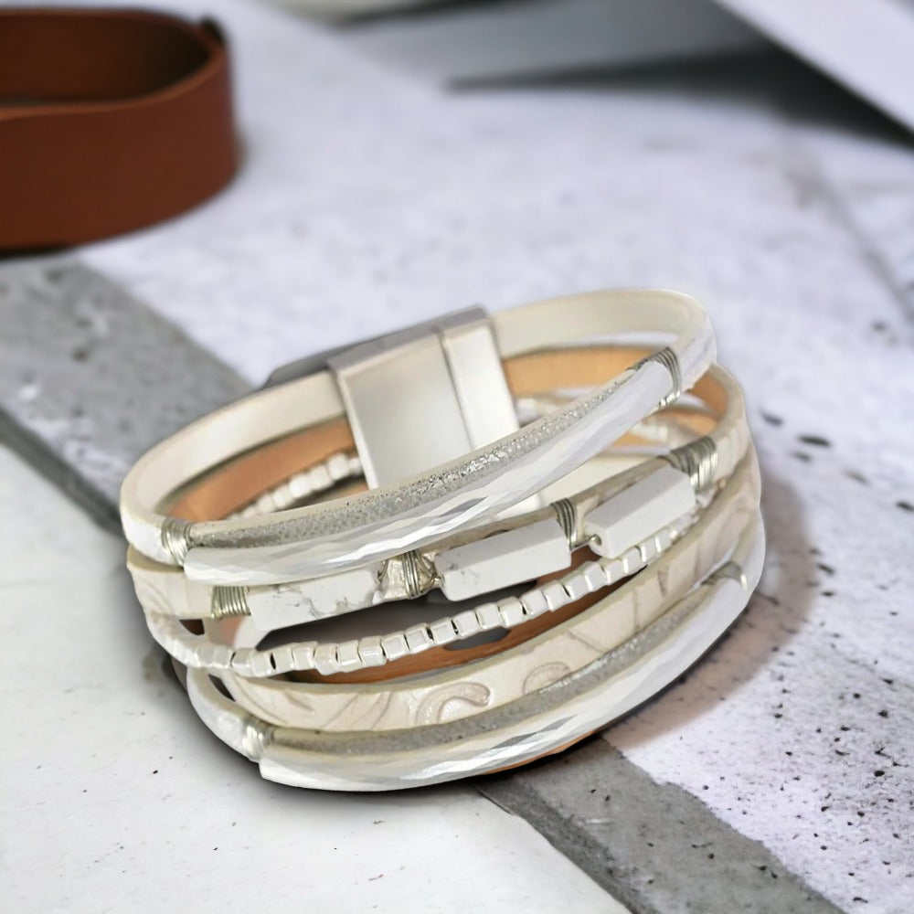 Multilayer lederen armband met natuurstenen en metaal