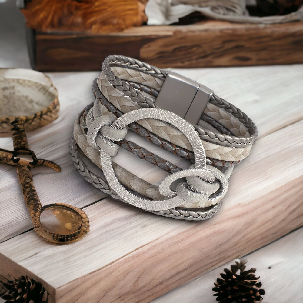 Moderne multilayer vrouwenarmband met grote en kleine cirkel