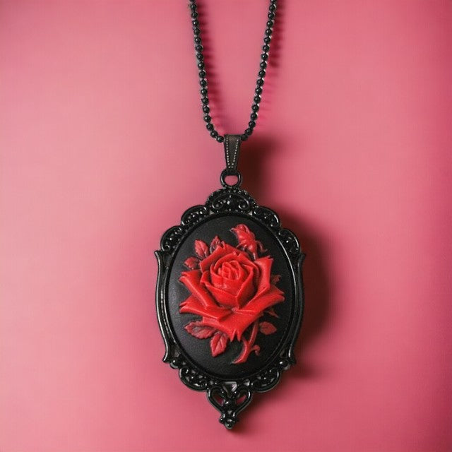 Halsketting met Victoriaans amulet met roos