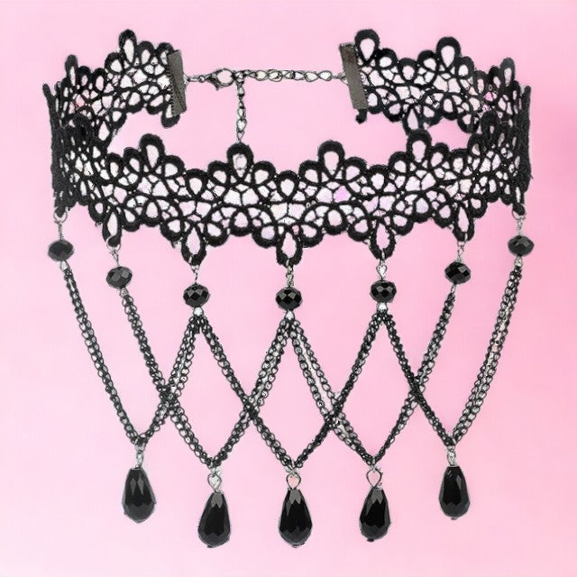 Zwarte kanten Gothic choker met 2 rijen kettingkjes die zorgen voor een zig-zageffect
