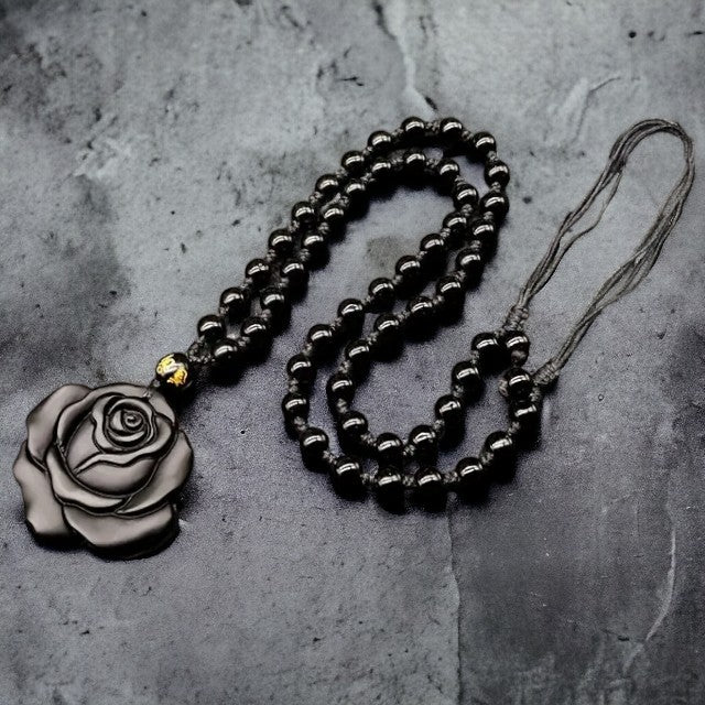 Kralenketting met hanger in roosvorm in Black Obsisian