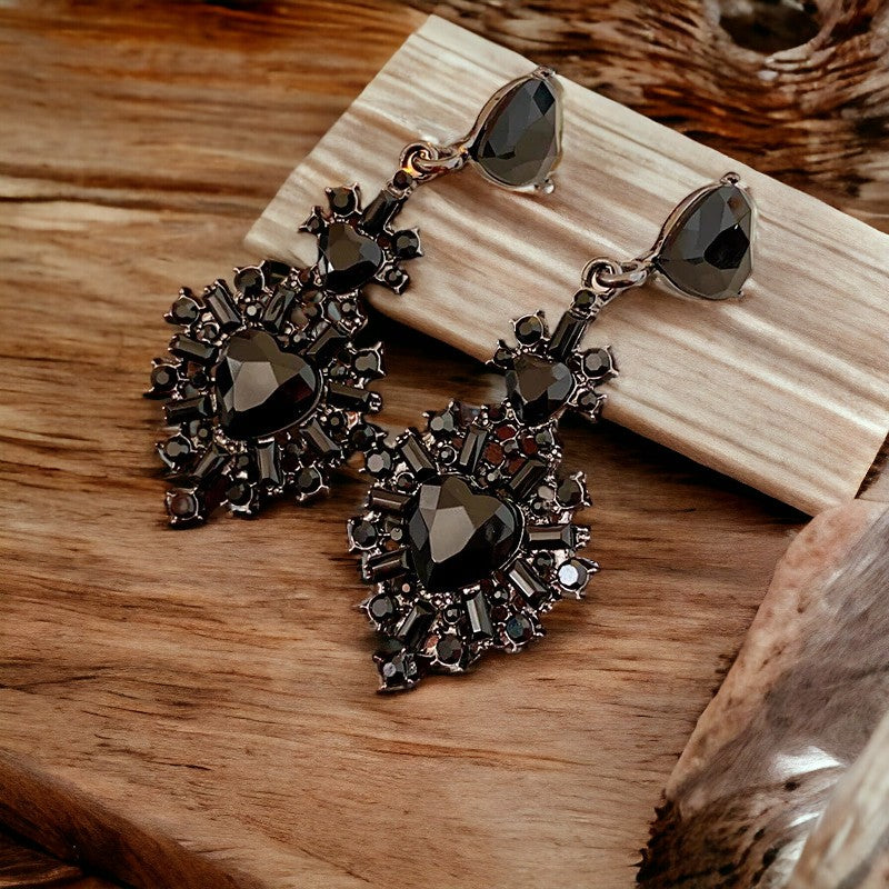 Zwarte hangoorbellen in hartvorm