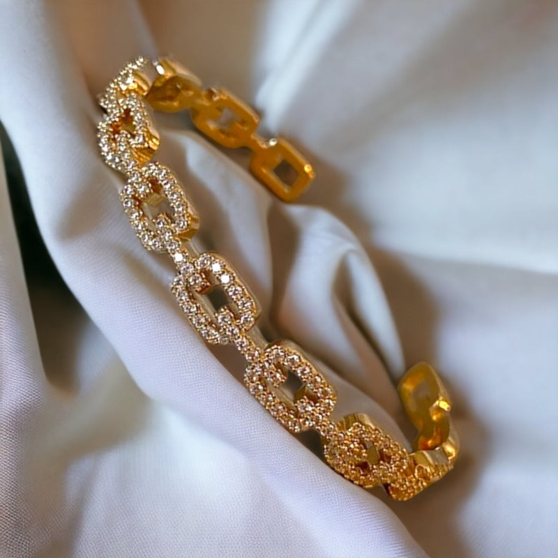 Stijve open armband met schakels en strassteentjes