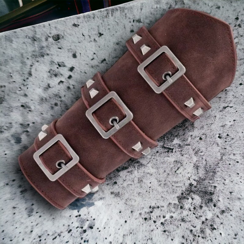 Keltisch lederen armstuk met gespen