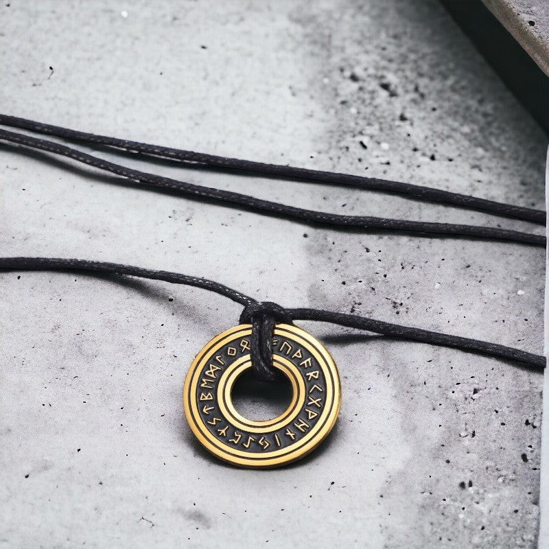 Noors Viking amulet met lederen koord of schakelketting