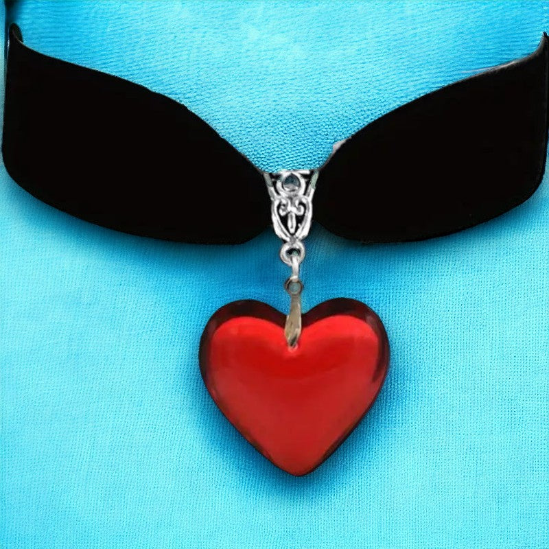 Zwarte Gothic lintchoker met hartje
