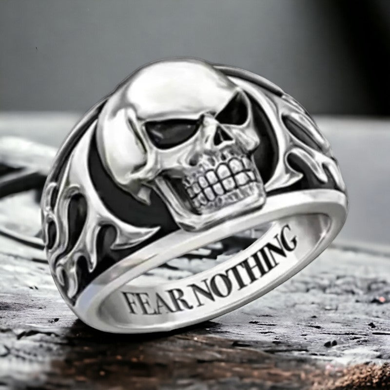 Skullring met inscriptie: Fear Nothing