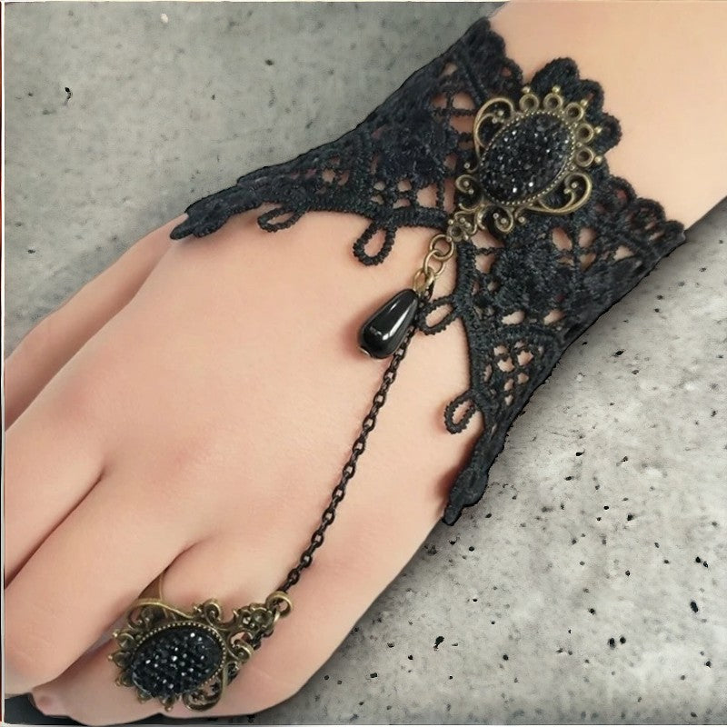 Zwart kanten Gothic polsstuk met verstelbare ring, met zwarte steen