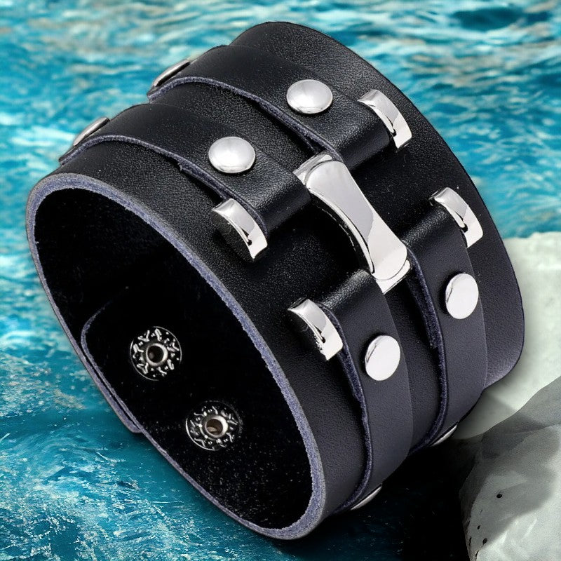 Lederen armband met 2 lederen bandjes en klinknagels