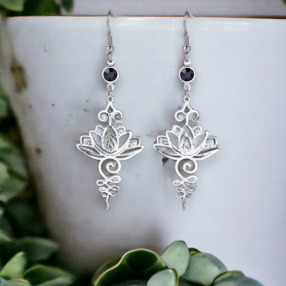 Lange unalome hangoorbellen met zwart steentje