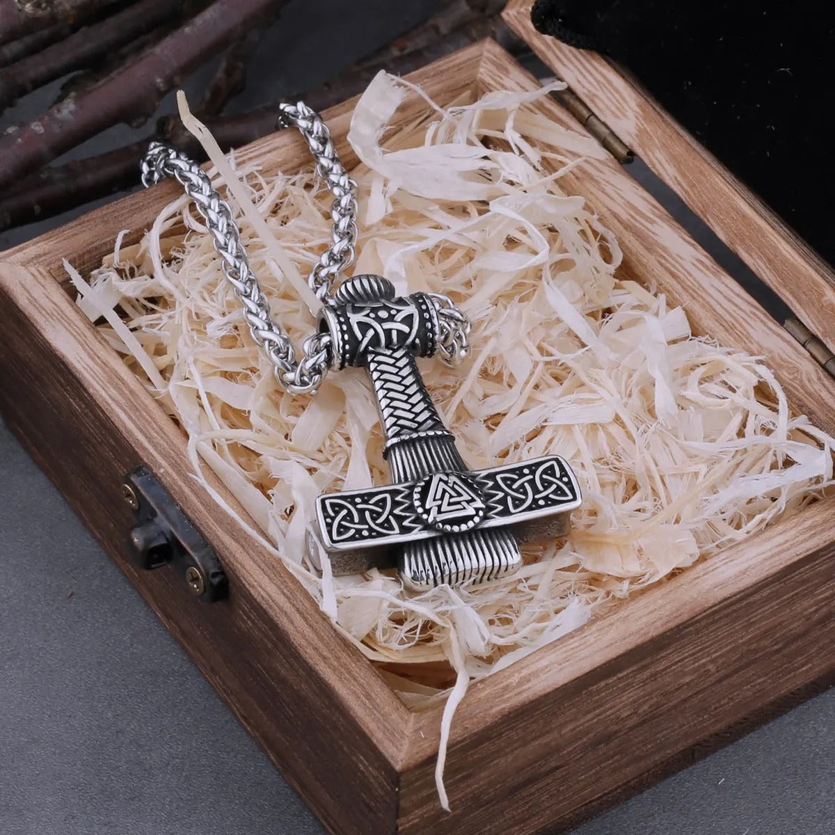 Luxe vikingketting hamer van Thor in houten luxe verpakking