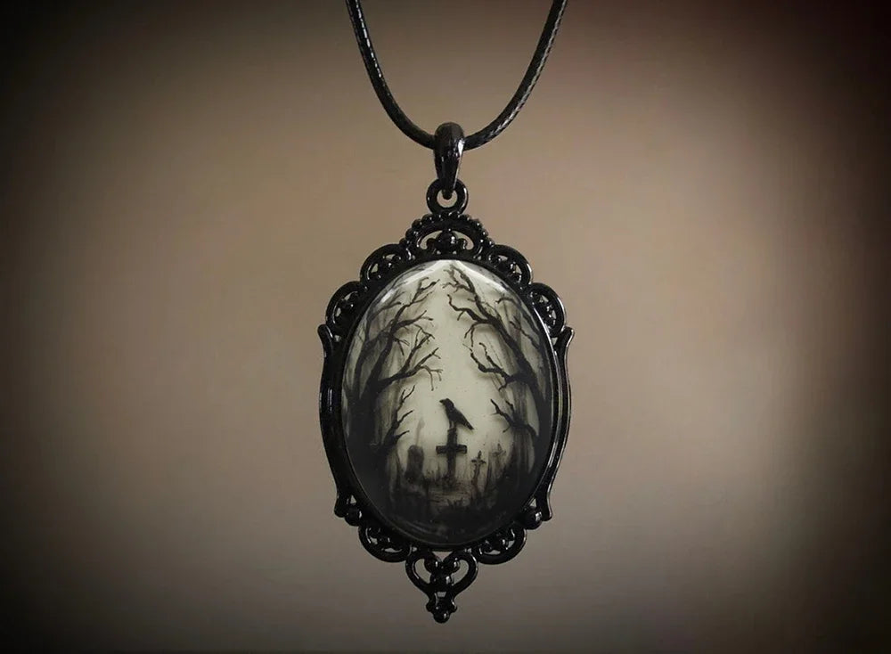 Gothic koordketting met amulet met verschillende afbeeldingen