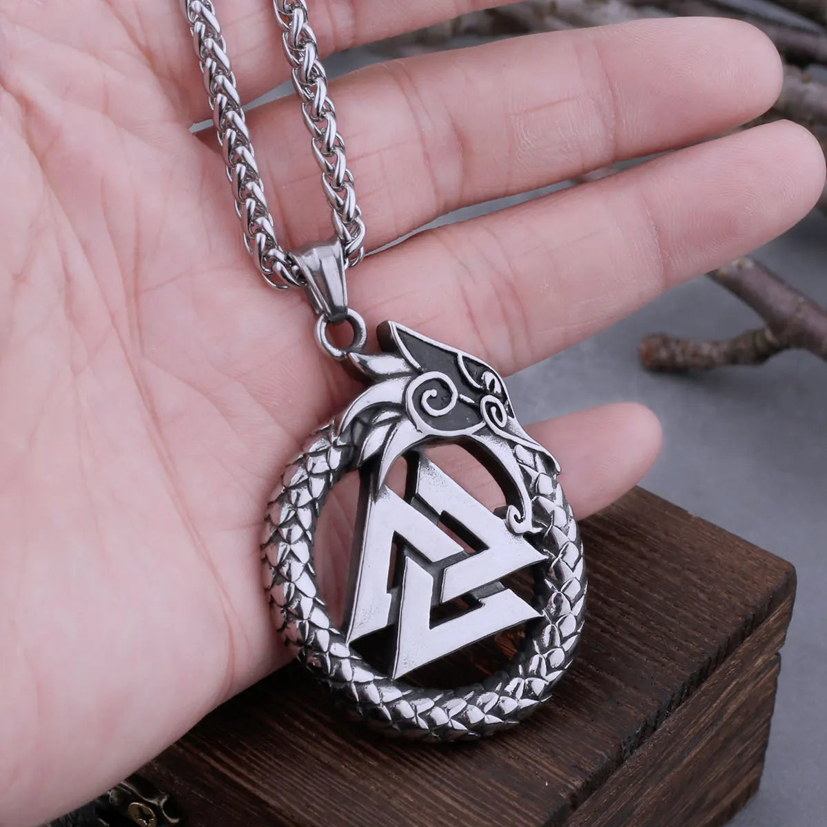 Viking halsketting met Valknut en draak