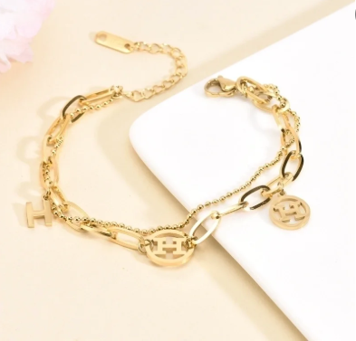 Dubbel damsesarmband met verschillende bedeltjes