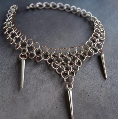 Metalen choker met 3 afhangende punten
