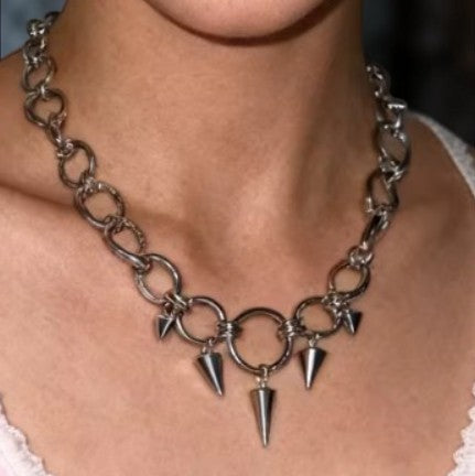 Stalen Punk cirkel choker met pinnen