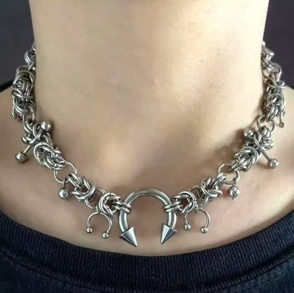 Kettingchoker met halve cirkels en staafjes