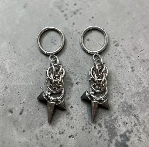 Kleinere stalen Punk oorbellen met 3 kleine piekjes
