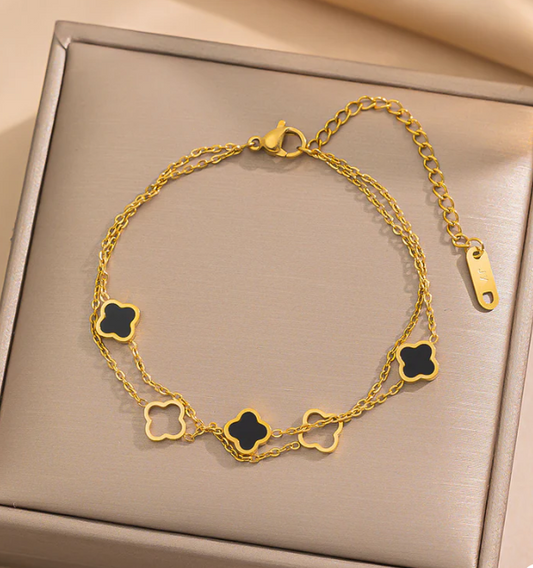 Dubbele fijne armband met zwarte klavertjes en doorzichtige