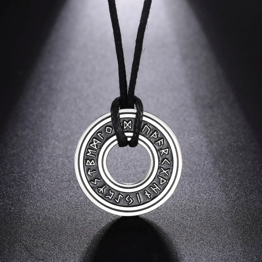 Noors Viking amulet met lederen koord of schakelketting