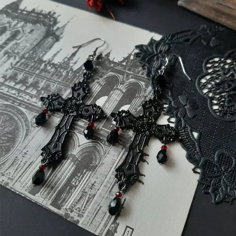 Gothic kruis oorbellen met parels