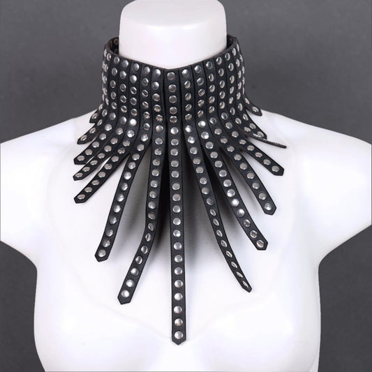 Lederen choker met pins