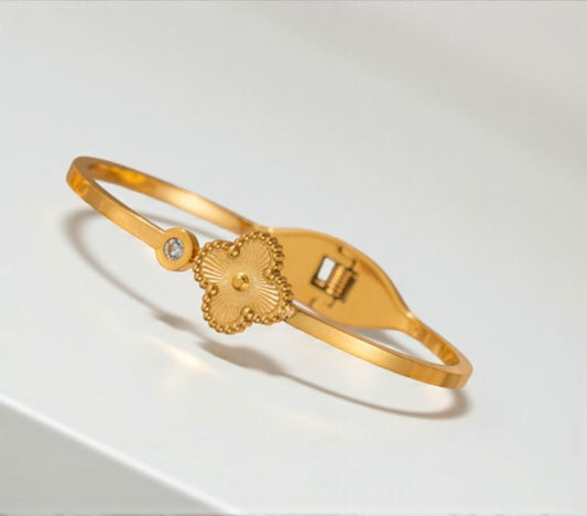 Stijve scharnierarmband met klavertje en diamantje