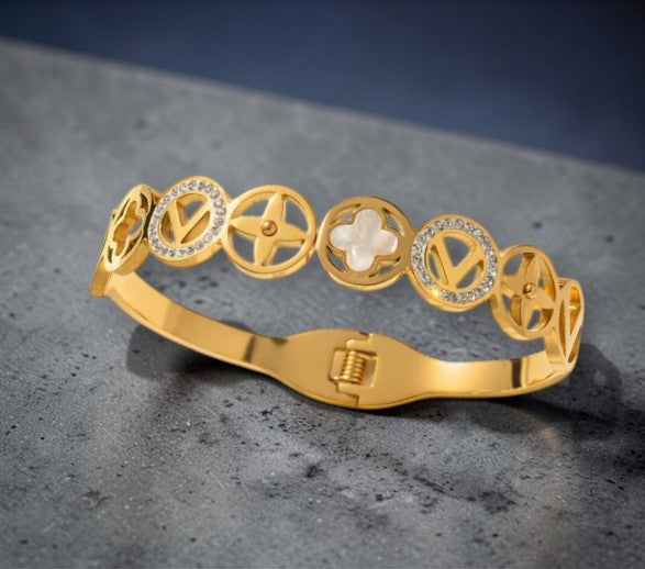 Stijve scharnierende damesarmband met klavertjes en letter