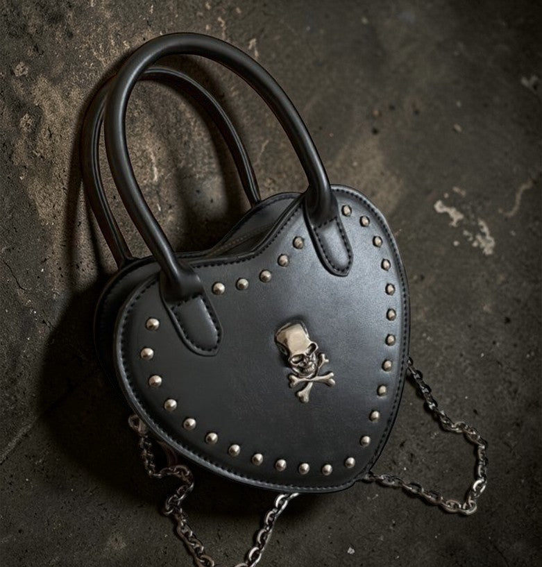 Kleine hartjesvormige handtas met handvaten en lange ketting
