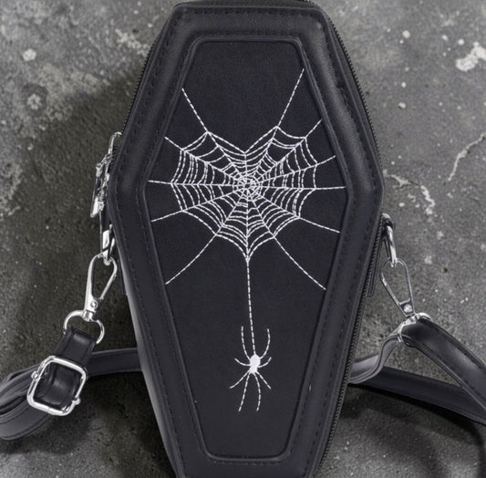 Handtas in de vorm van een doodskist met geborduurd spinneweb met spin