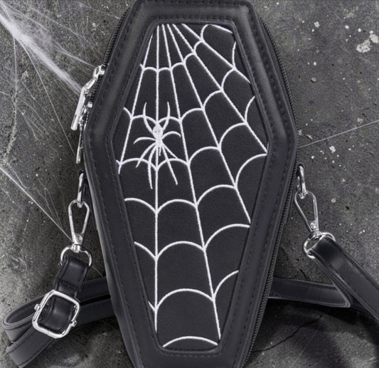 Handtas in de vorm van een doodskist met geborduurd spinneweb