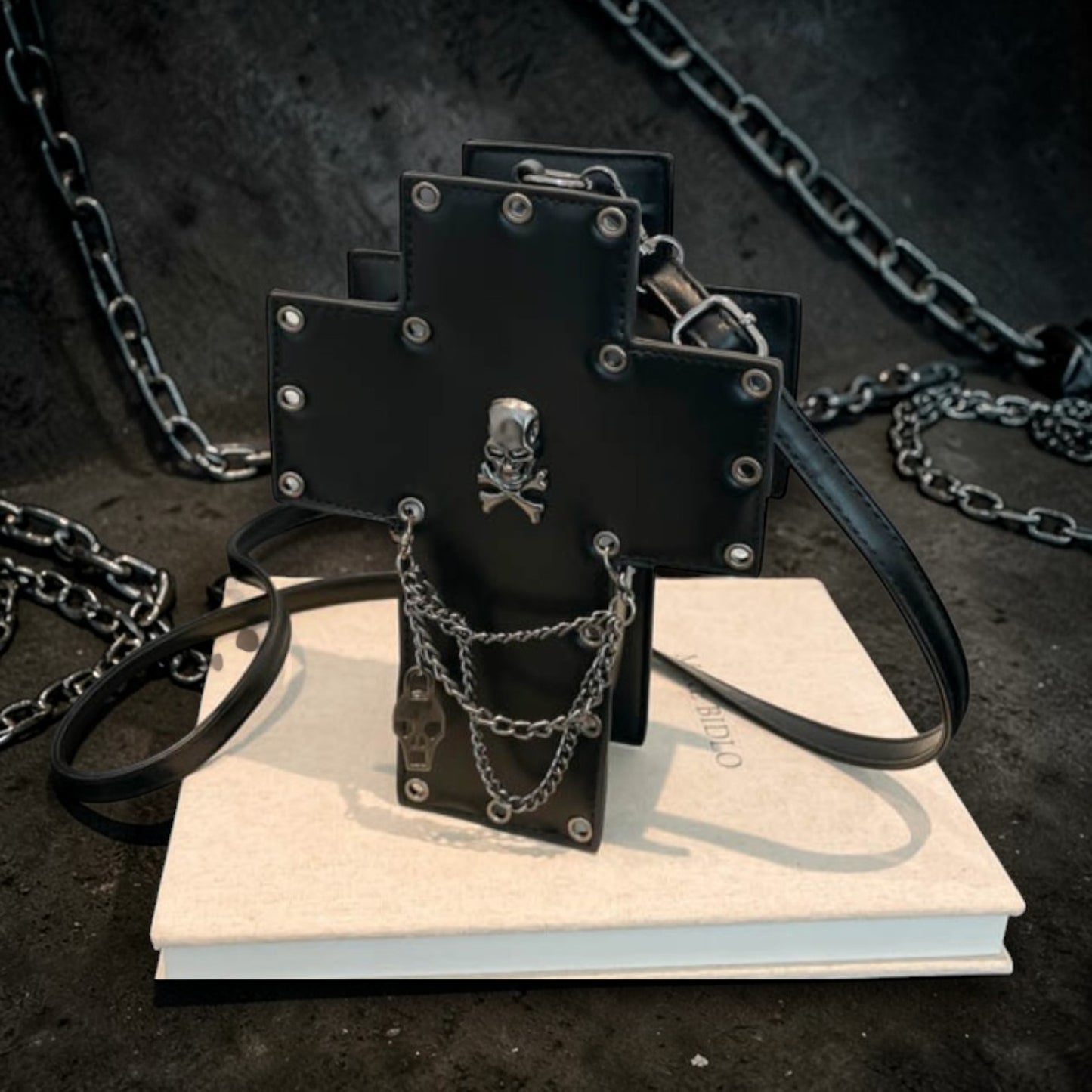 Gothic handtassen in kruisvorm