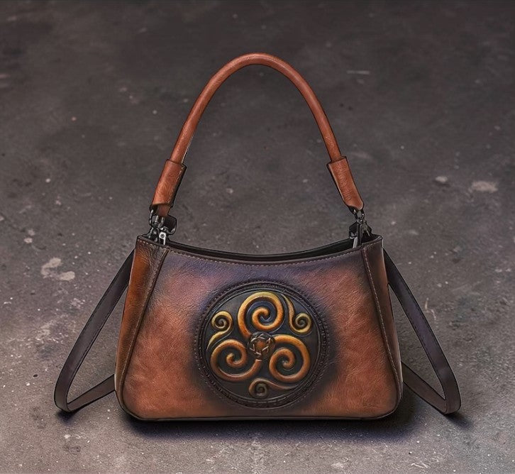 Compacte handtas met Triskelion