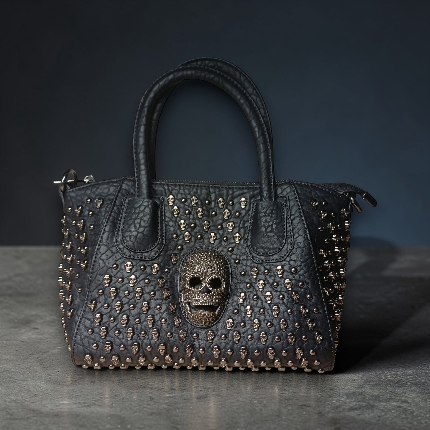 Skull handtas met ronde studs an Skull studs