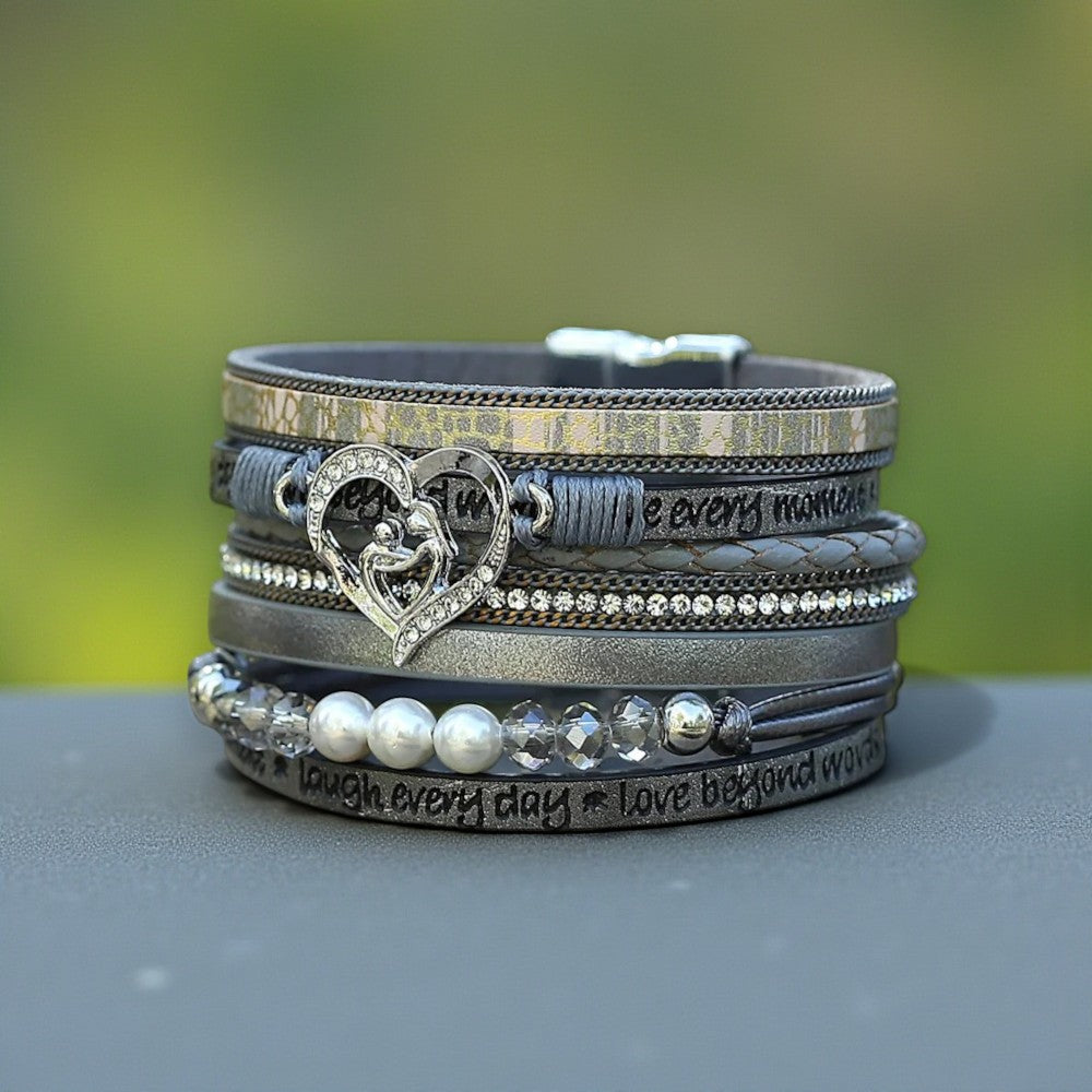 Bredere multilayer lederen armband met verschillende texturen, hartje en kralen