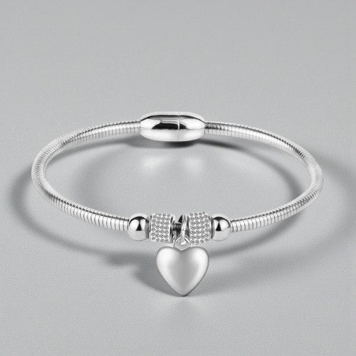 Stijve stalen armband met hartjesbedel