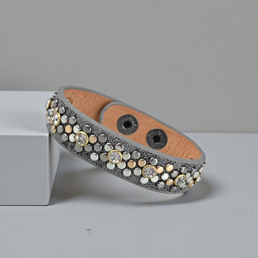 Lederen vrouwenarmband met strassteentjes en klinknagels