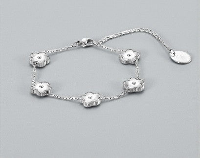 Fijne damesarmband met bloemetjes