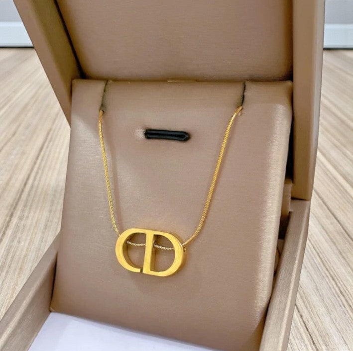 Fijne halsketting met geometrische hanger